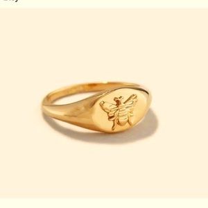 925 Gold plated signet pinky ring with bumble bee motif